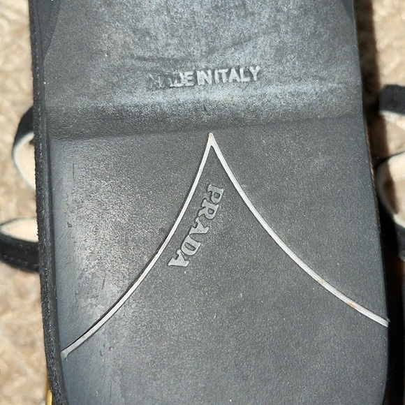 Prada black suede platform pink tulip t-strap sandals - Picture 5 of 15